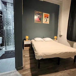 Le Globe Hostal